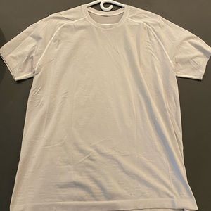 XL metal vent tech Lululemon tee